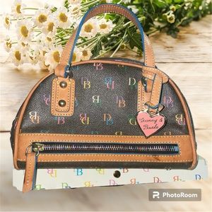 ❤️❤️❤️Dooney and Bourke vintage Mini❤️❤️❤️